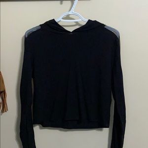 cropped hoodie (suitable for workouts)
